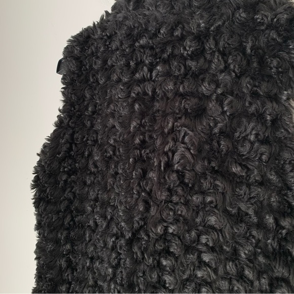 LIVE a little Black Faux Fur curly Fur Vest Size Large - Picture 5 of 9